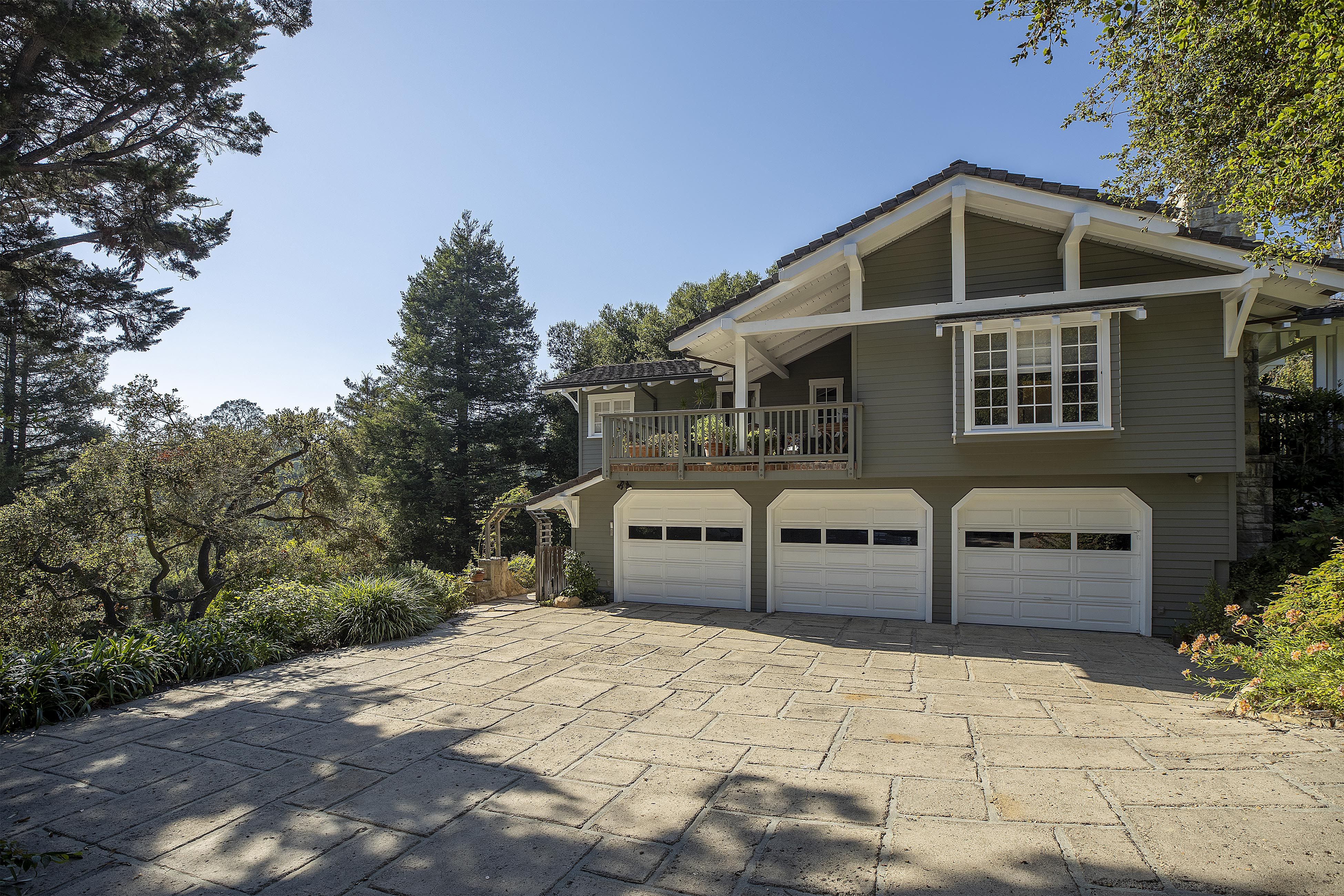 driveway with 3 car garage